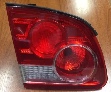 FAROL VALIJA IZQ GM CORSA 11 SEDAN CIRCULO ROJO