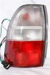 FAROL TRA IZQ MITSUBISHI STRADA 02 DEPO
