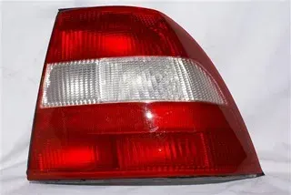 FAROL TRA IZQ VW POLO 01 (SEDAN) (DEPO)