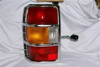 FAROL TRA IZQ MITSUBISHI MONTERO 92 (CRO) DEPO
