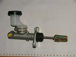 BOMBA EMBRAGUE NISSAN BLUEBIRD 91