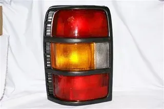FAROL TRA IZQ MITSUBISHI MONTERO 92 (NEG)