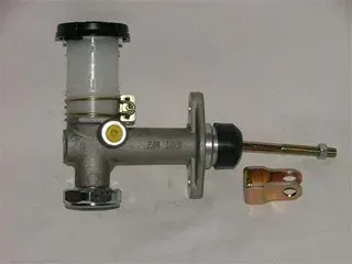 BOMBA EMBRAGUE MITSUBISHI STRADA 97 (4WD)