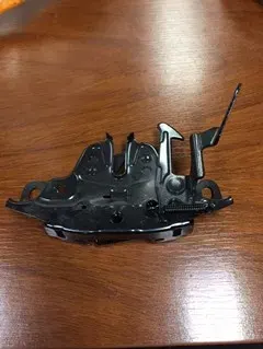 CIERRE ESPOLON NISSAN SENTRA B15 01