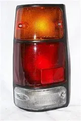 FAROL TRA IZQ ISUZU 91 (M/NEGRO) DEPO