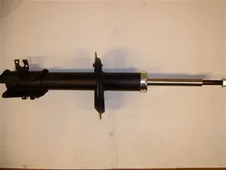 GUARDABARRO DER MITSUBISHI MONTERO 03