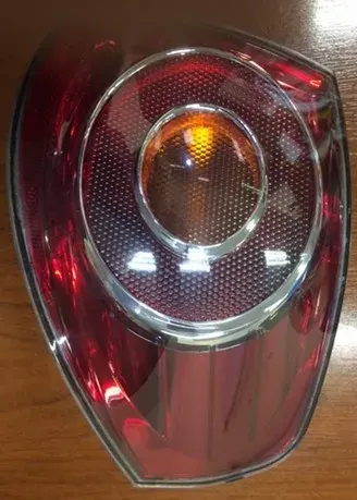 FAROL TRA DER VW SURAN 05