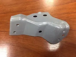 SOPORTE GUARDABARRO DEL IZQ HYUNDAI ACCENT 11