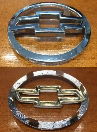 EMBLEMA CARETA GM CORSA II
