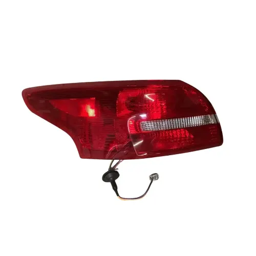 FAROL TRA IZQ FORD FOCUS 17 (SEDAN)