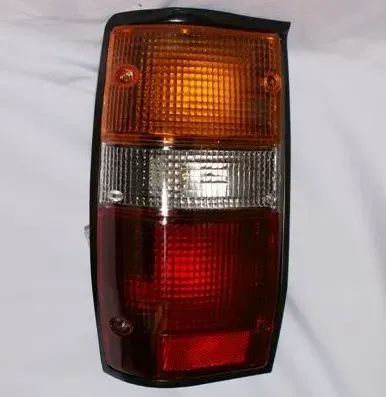 FAROL TRA IZQ MITSUBISHI L200 90 (NEGRO) DEPO