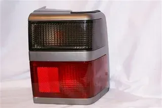 FAROL TRA DER KIA BESTA