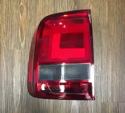 FAROL TRA IZQ VW SAVEIRO VII 17 (FUME)